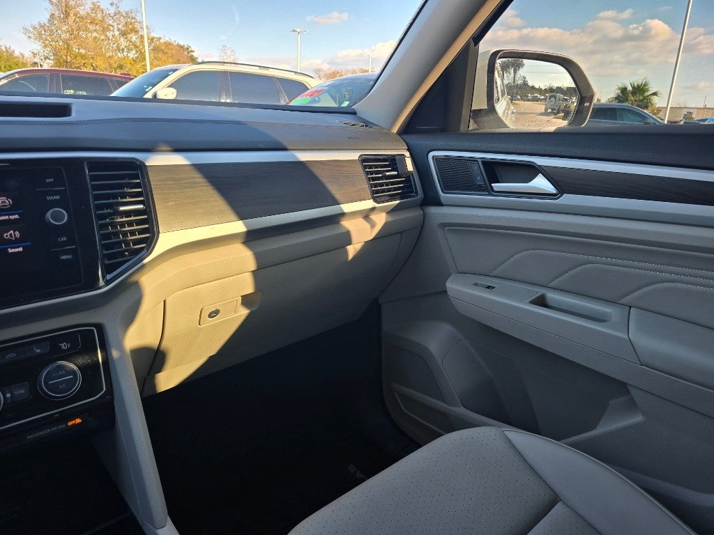 2022 Volkswagen Atlas 3.6L V6 SE w/Technology