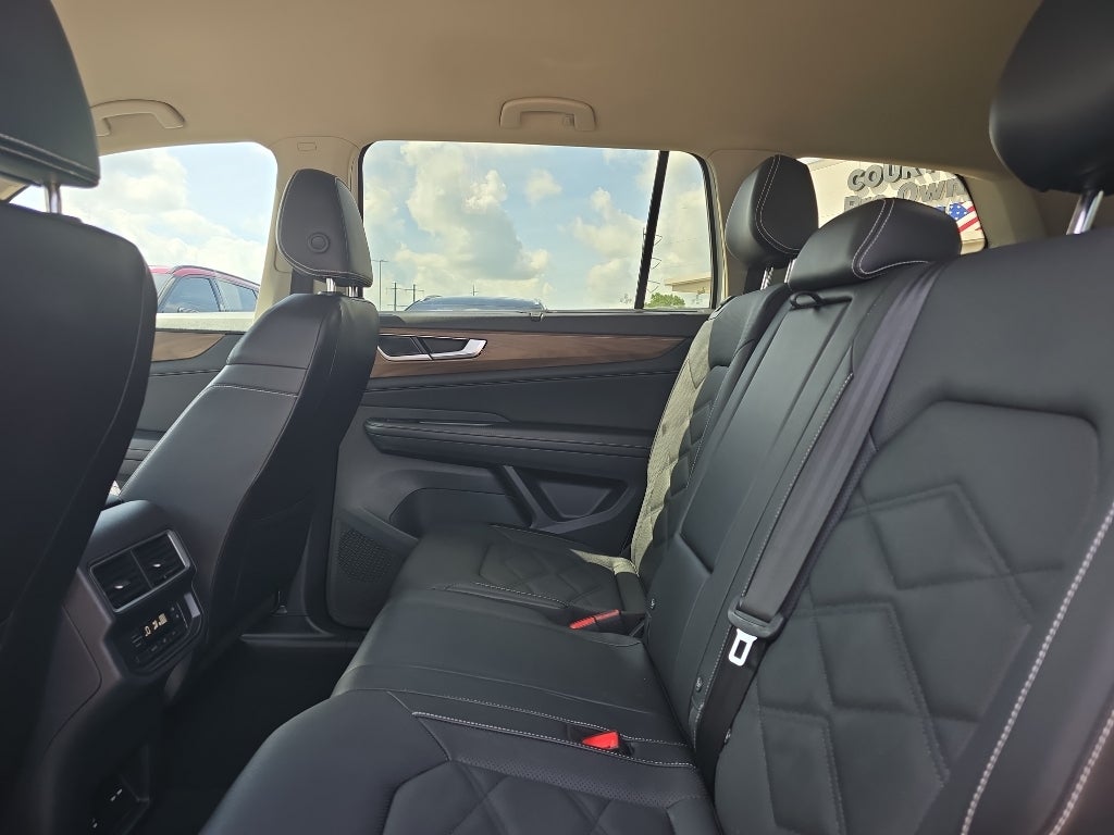 2025 Volkswagen Atlas 2.0T SE w/Technology