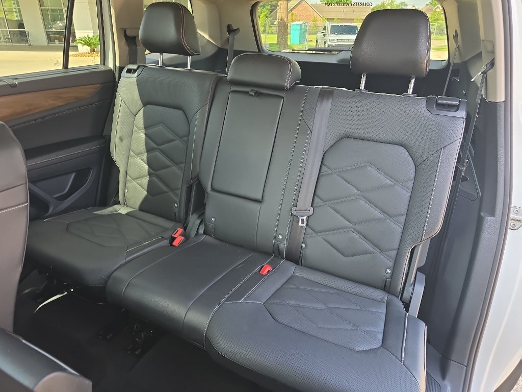 2025 Volkswagen Atlas 2.0T SE w/Technology
