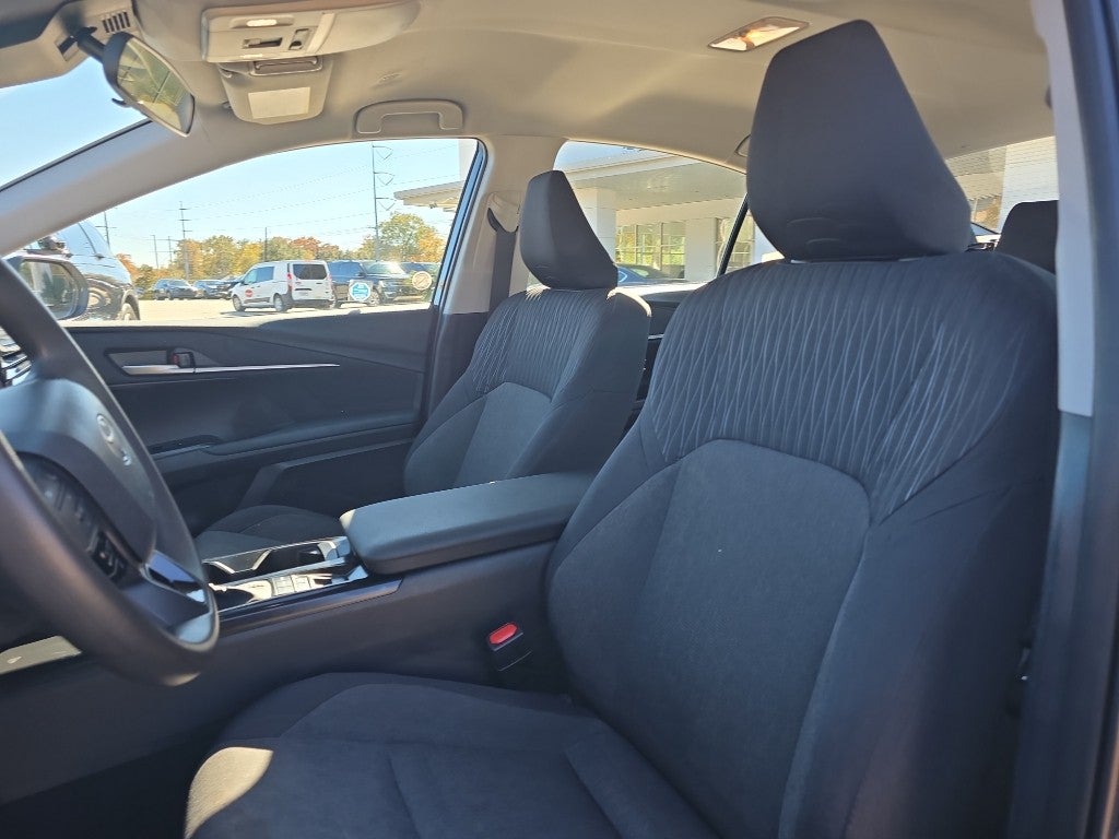 2025 Toyota Camry Hybrid SE