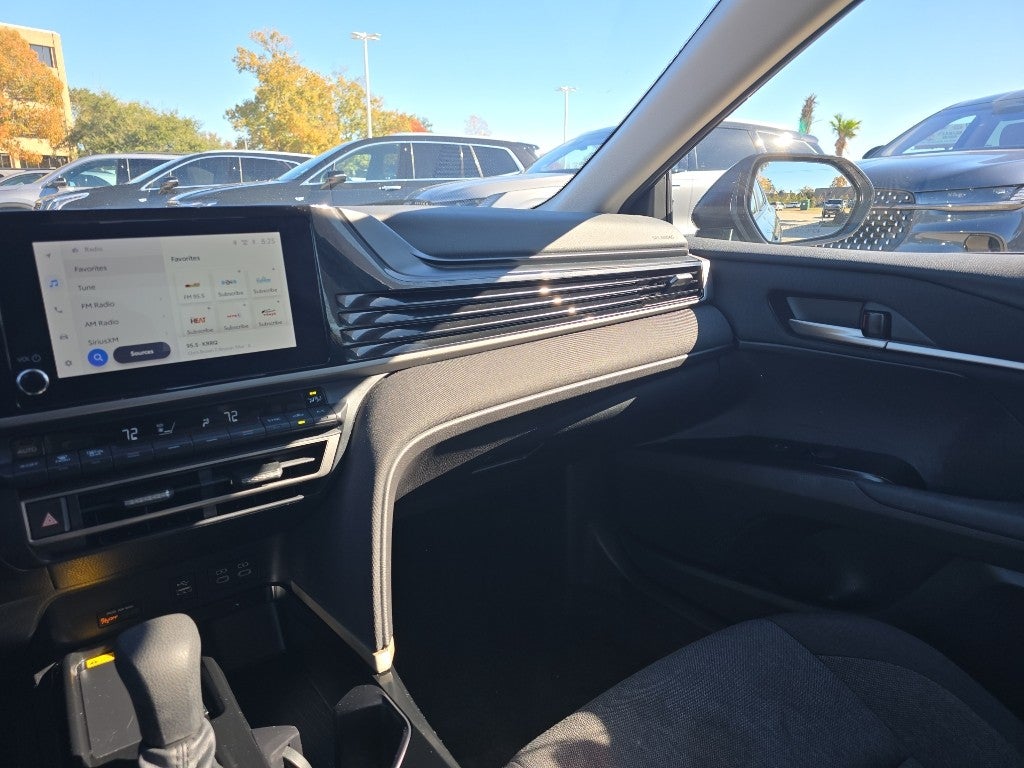 2025 Toyota Camry Hybrid SE