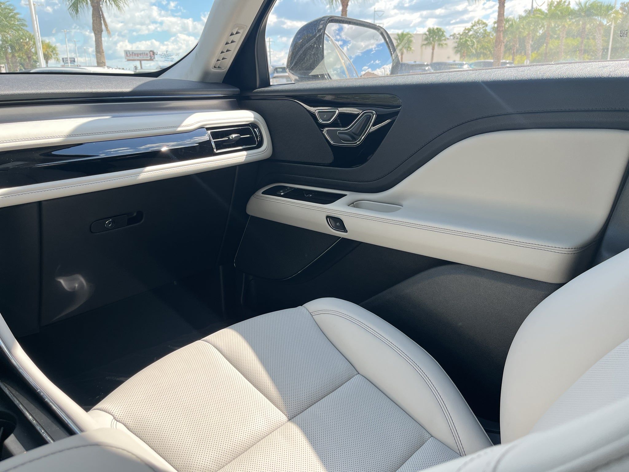 2027 Lincoln Aviator Premiere