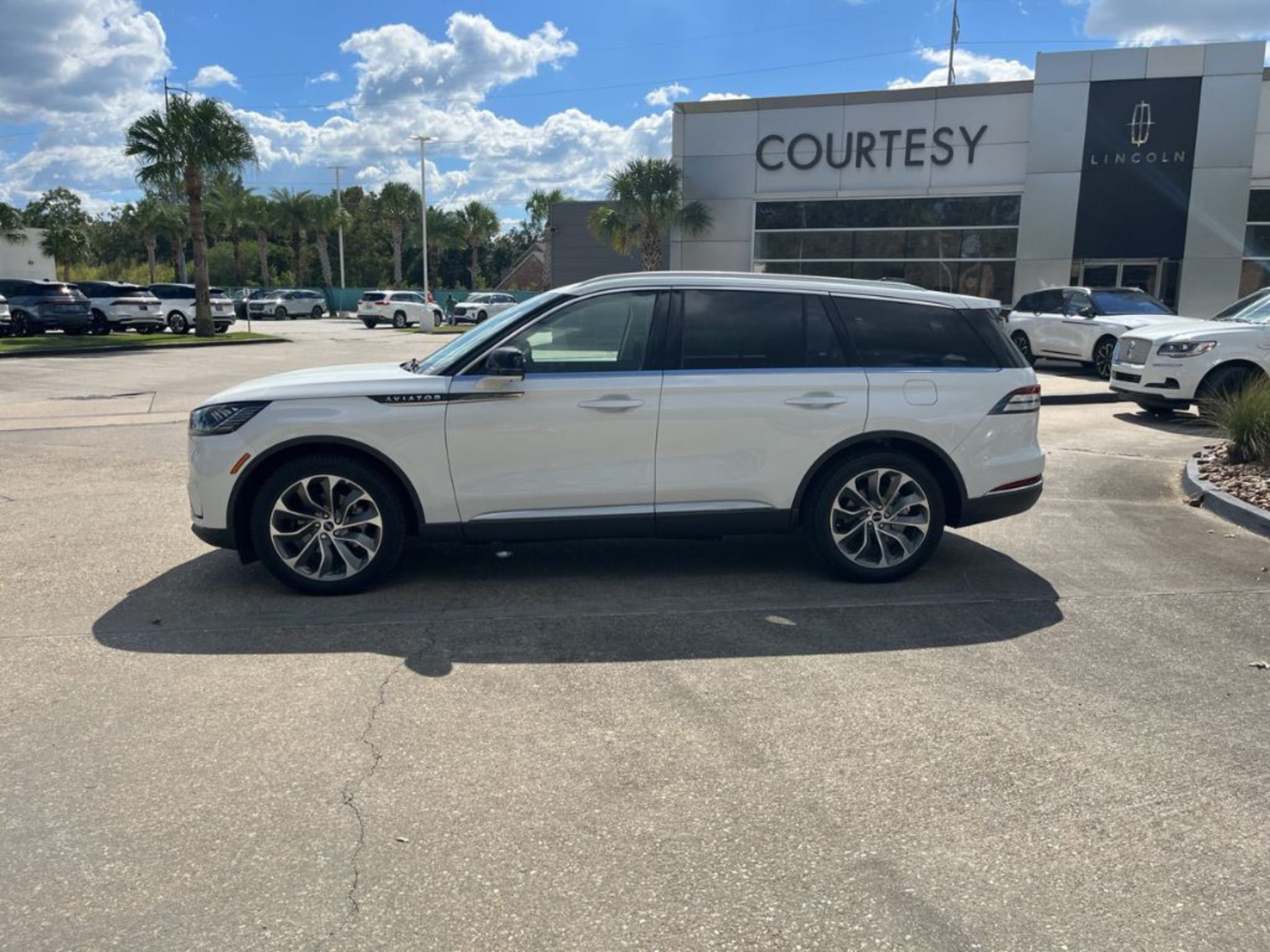 2027 Lincoln Aviator Premiere