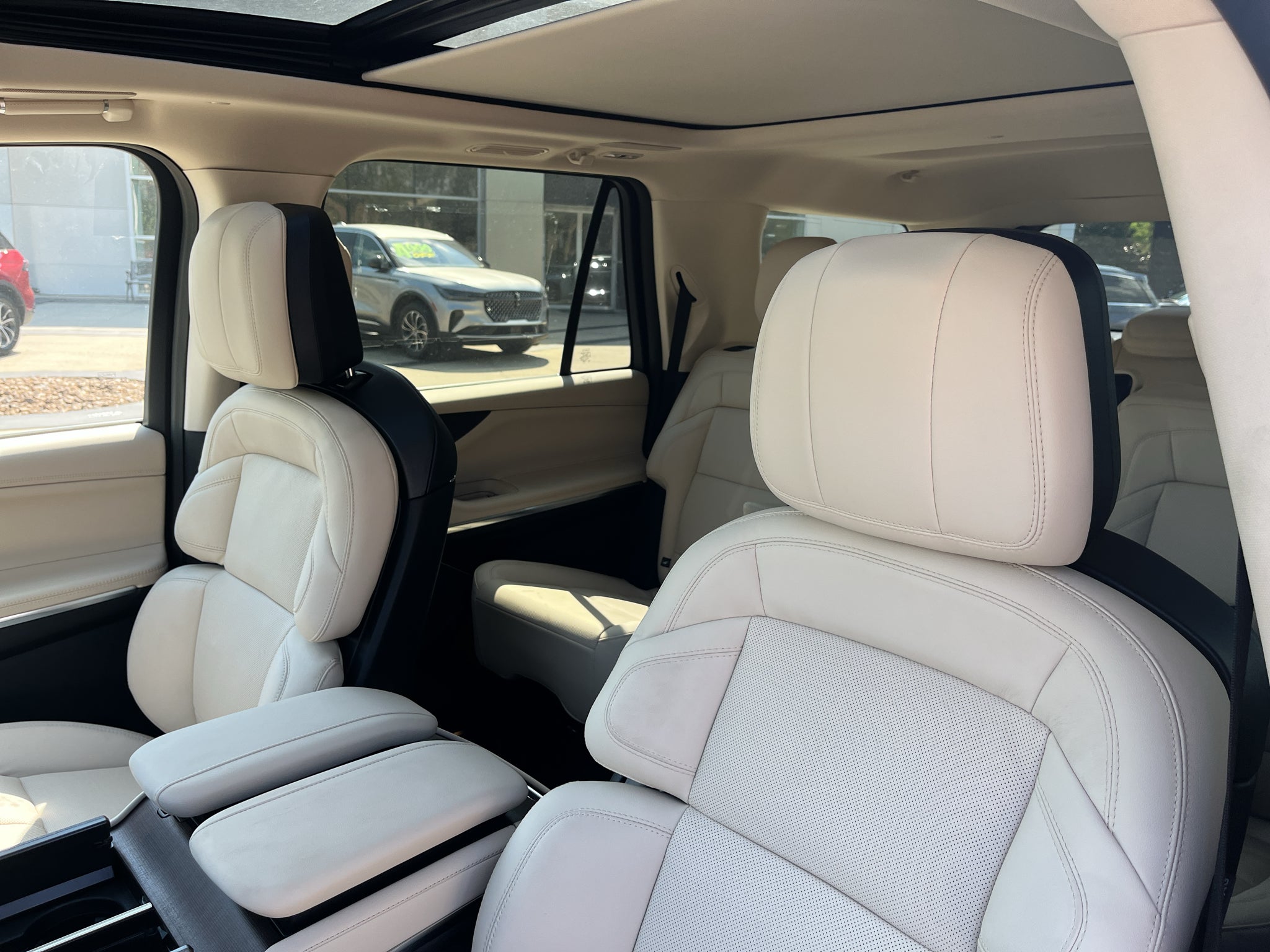 2027 Lincoln Navigator Reserve