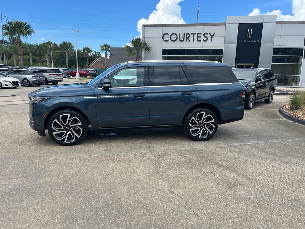 2027 Lincoln Navigator Reserve