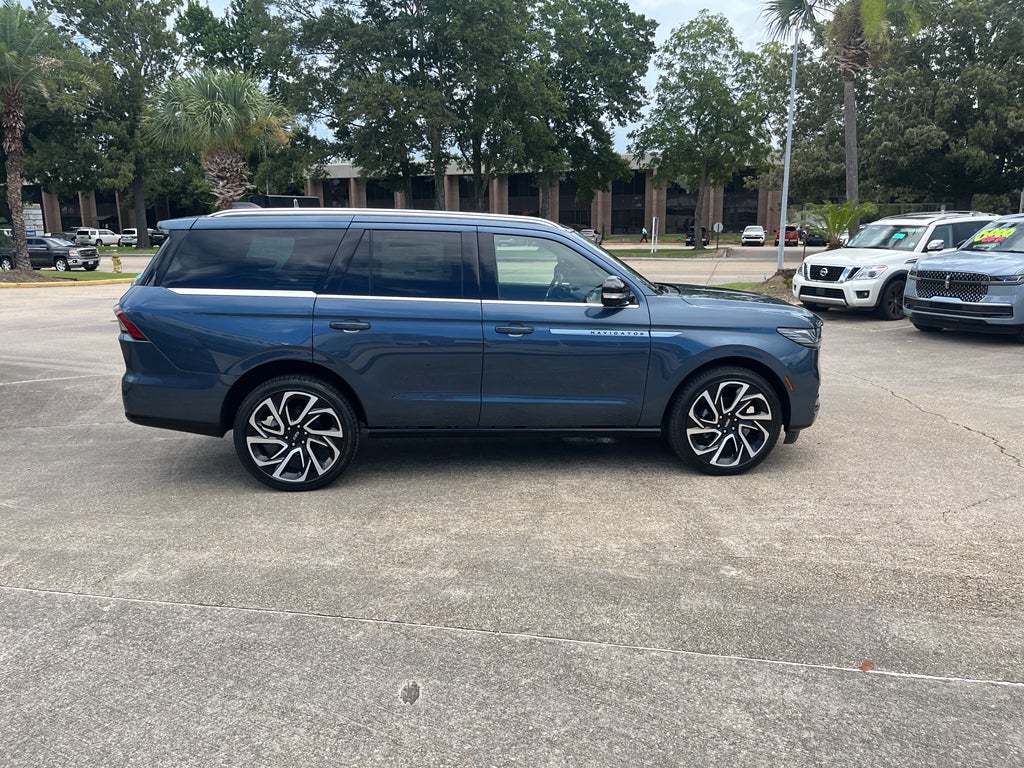 2027 Lincoln Navigator Reserve