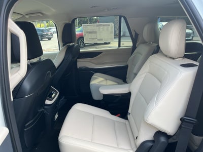2027 Lincoln Navigator Premiere