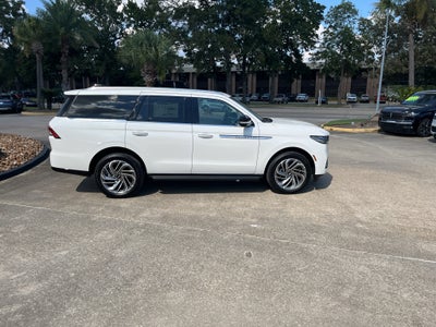 2027 Lincoln Navigator Premiere