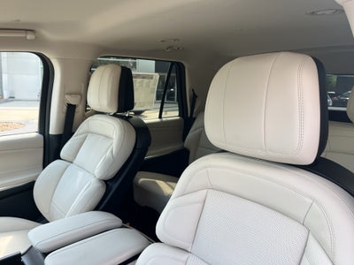 2027 Lincoln Navigator Premiere