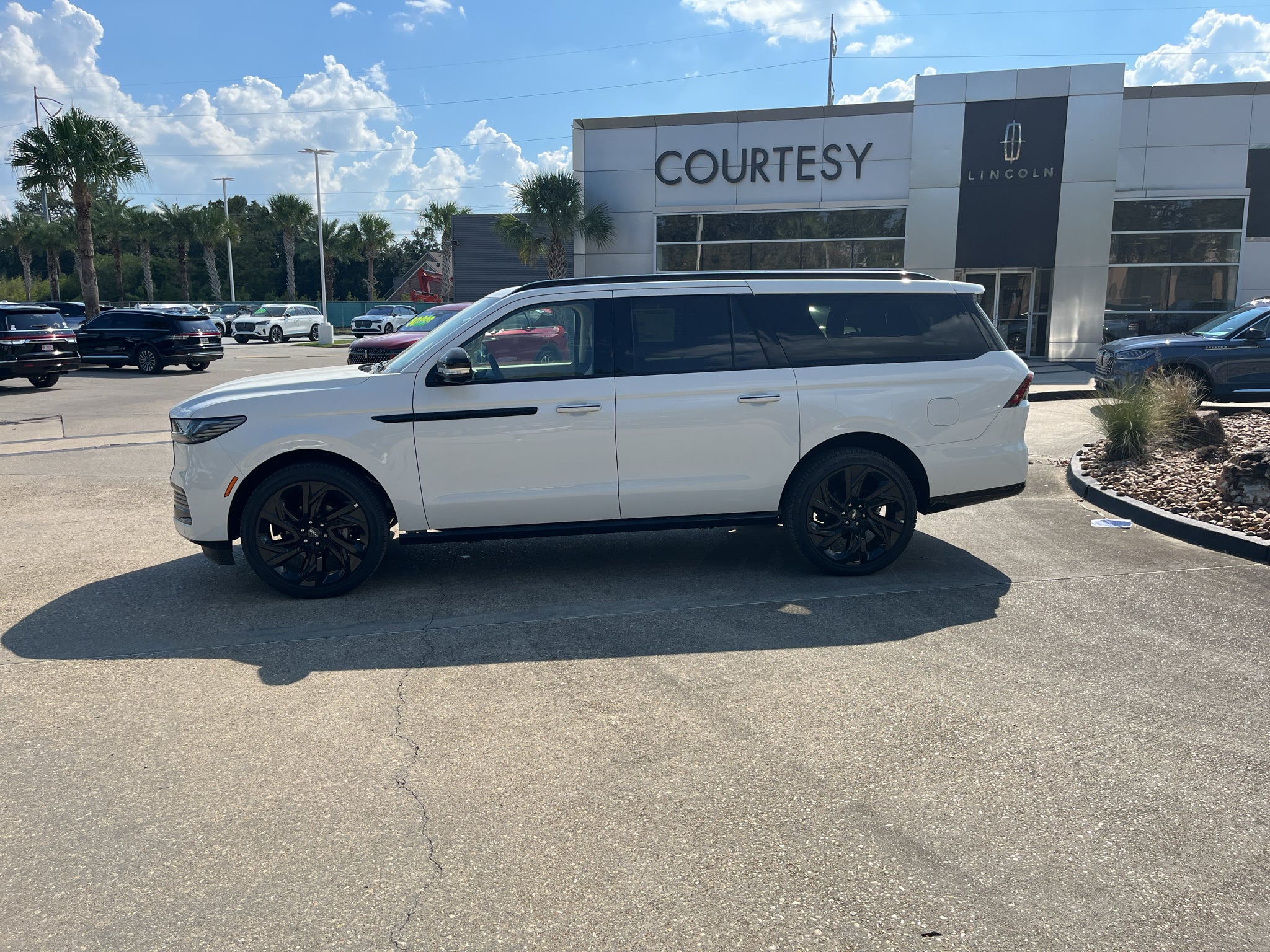 2027 Lincoln Navigator L Reserve