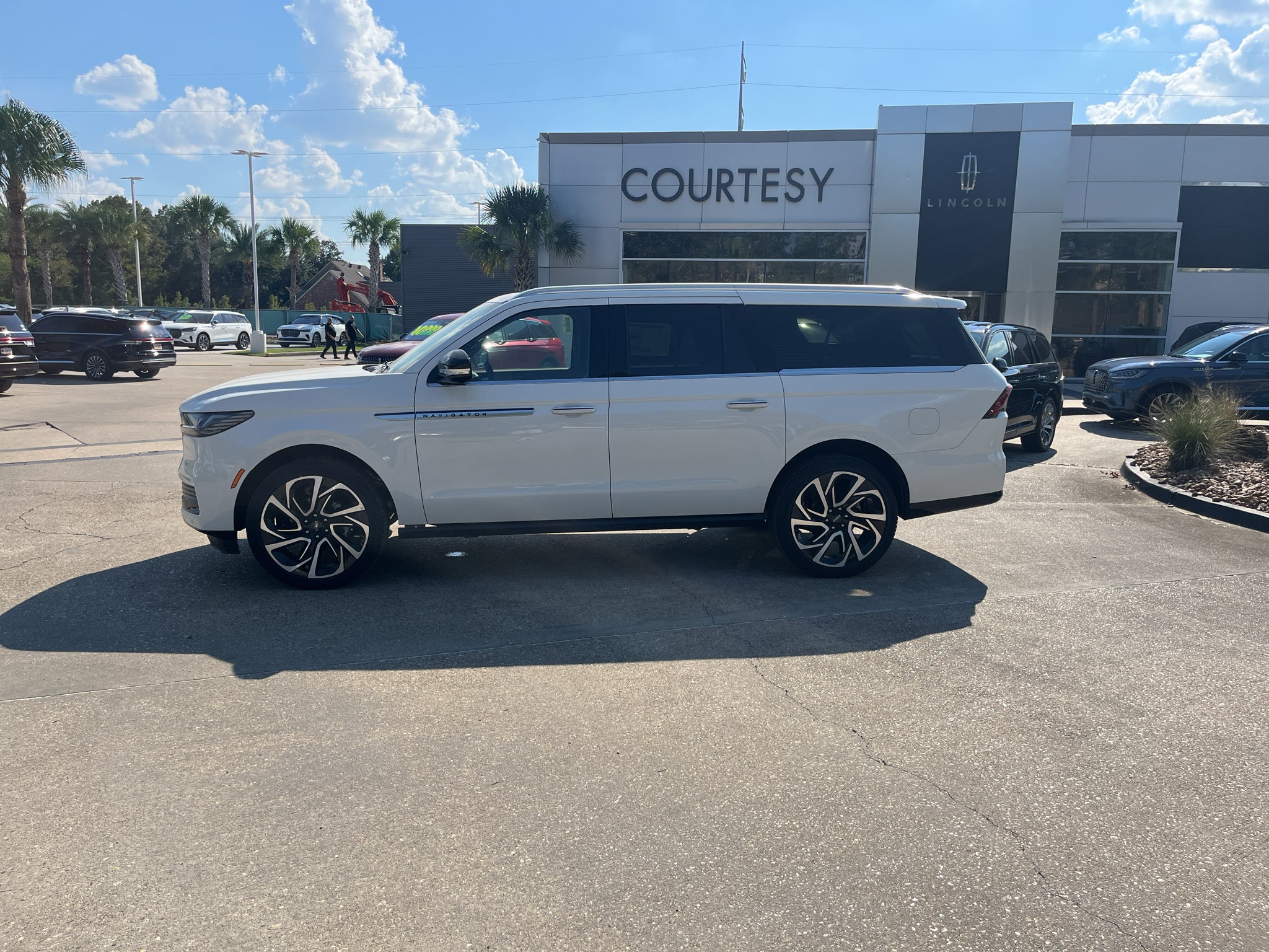 2027 Lincoln Navigator L Reserve