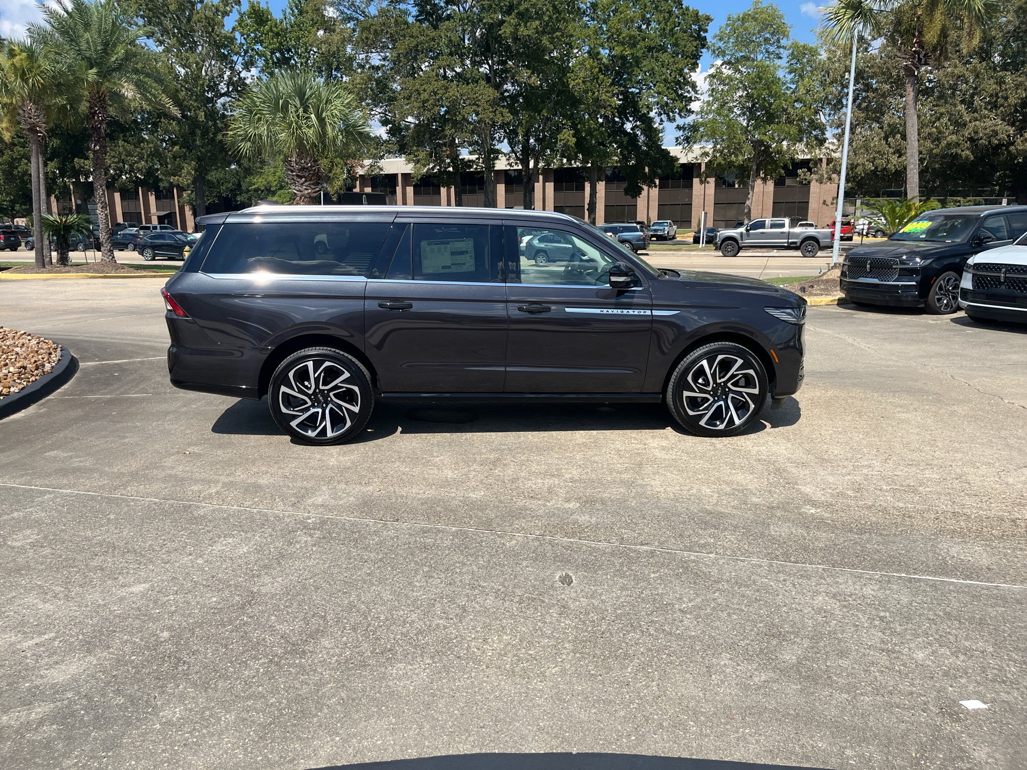 2027 Lincoln Navigator L Reserve