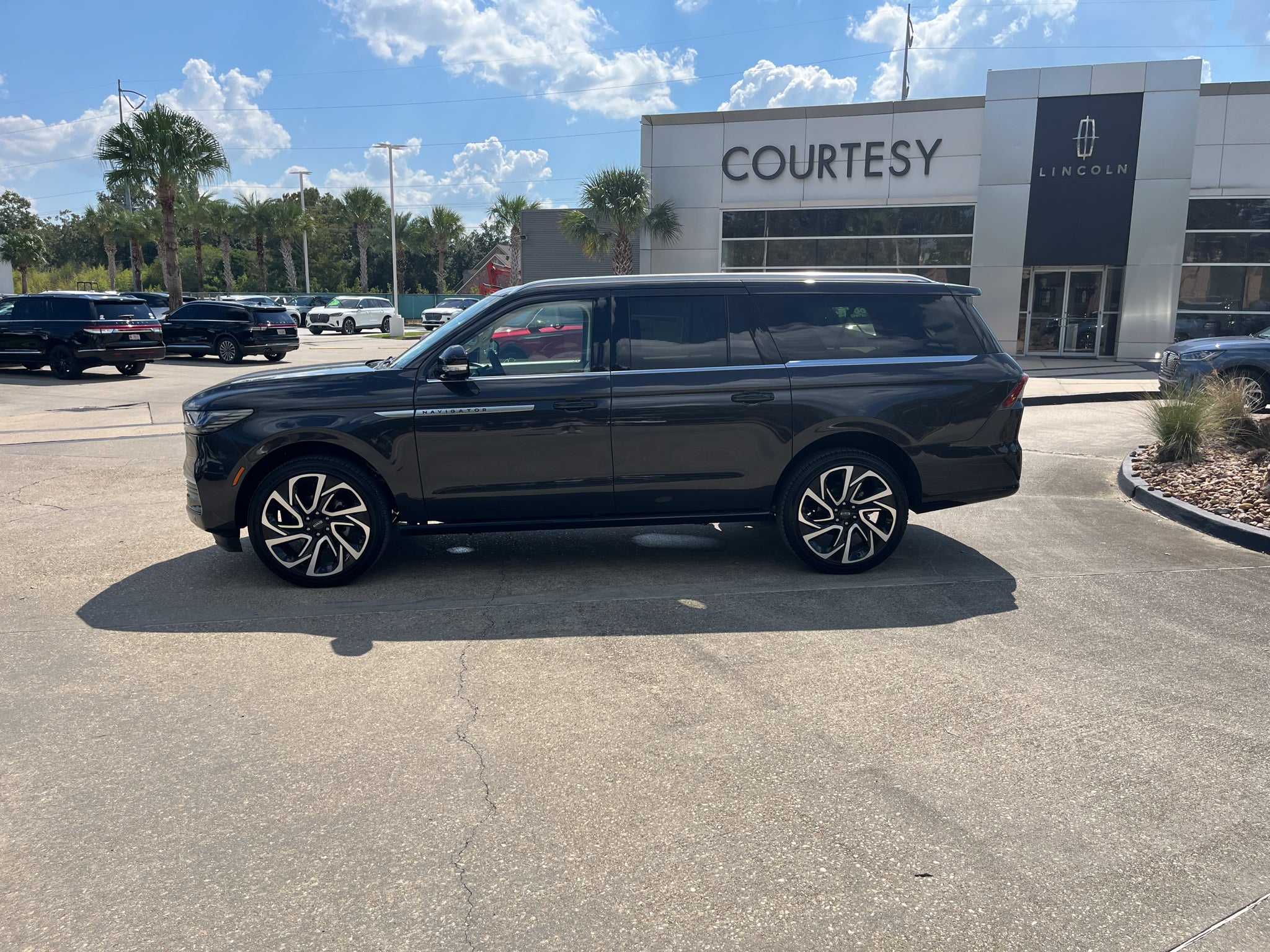 2027 Lincoln Navigator L Reserve