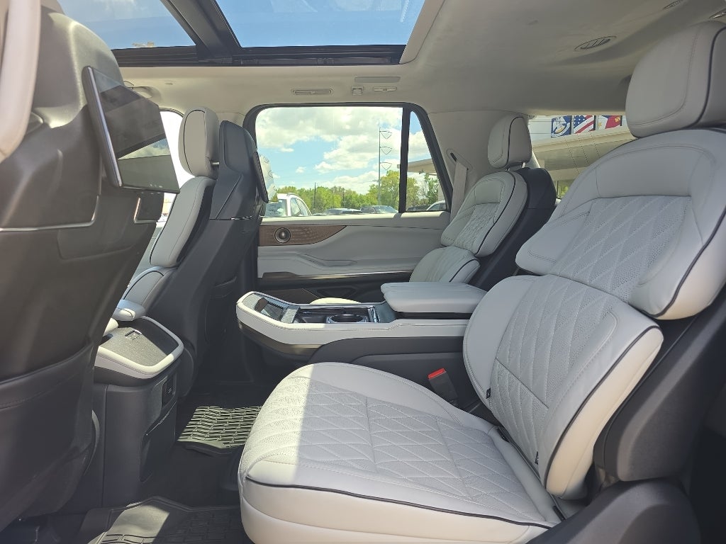 2025 Lincoln Navigator L Black Label