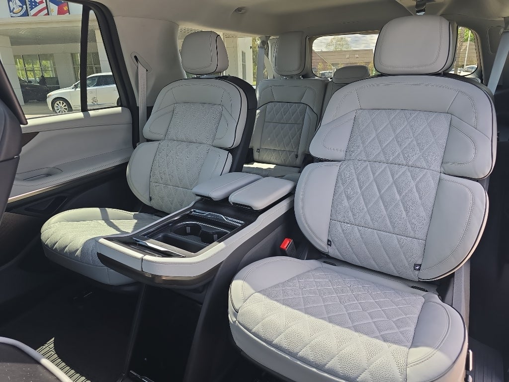 2025 Lincoln Navigator L Black Label