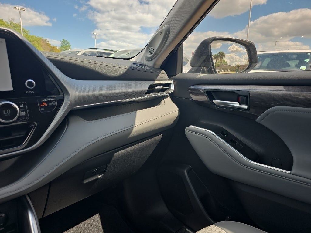 2025 Toyota Highlander Platinum