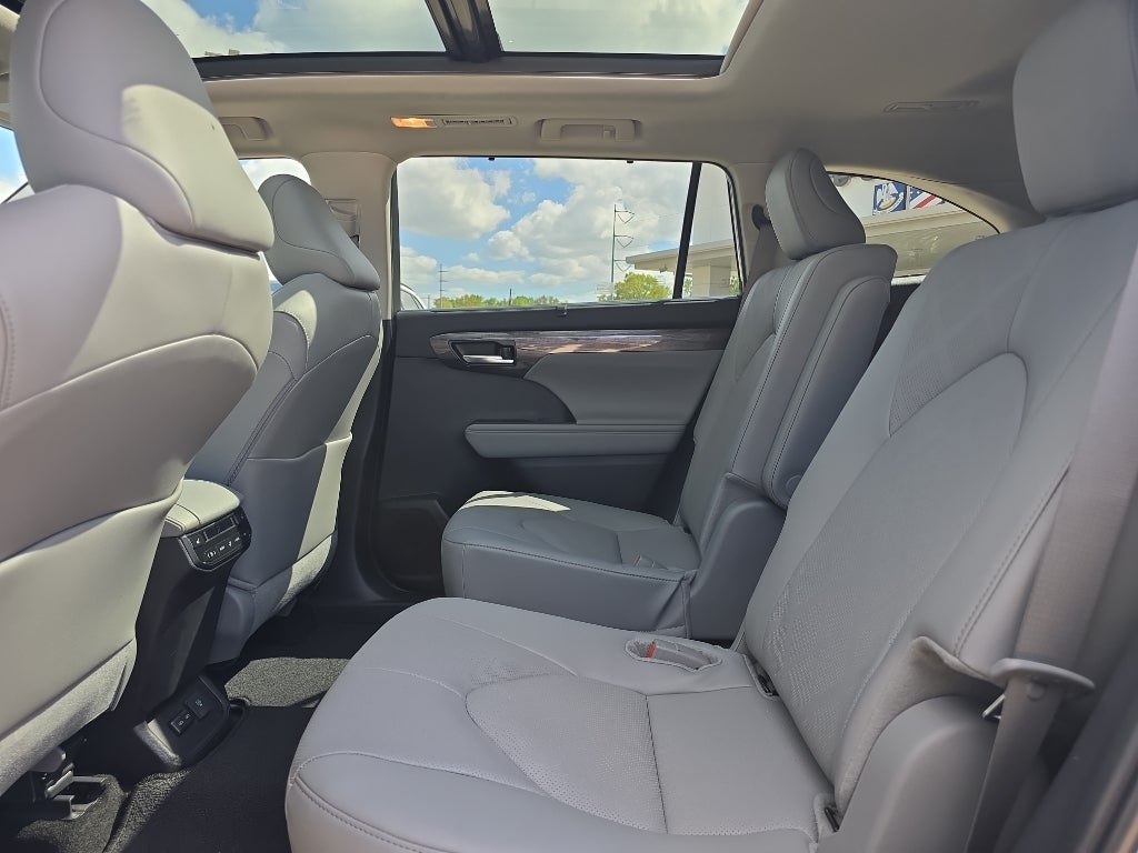2025 Toyota Highlander Platinum