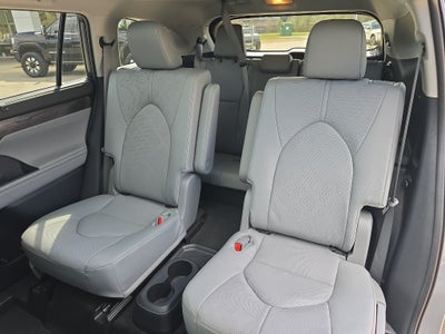 2025 Toyota Highlander Platinum