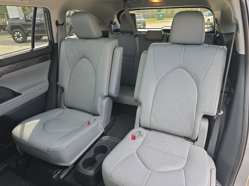 2025 Toyota Highlander Platinum