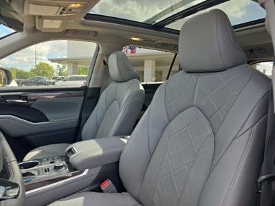 2025 Toyota Highlander Platinum