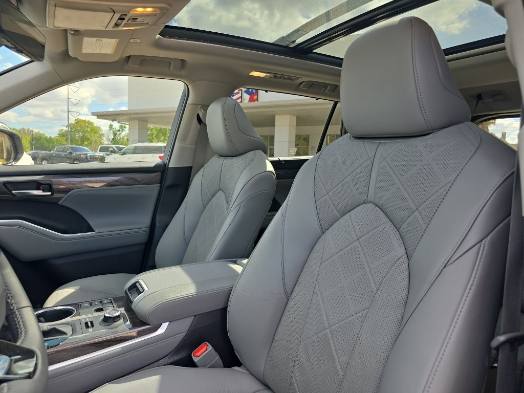 2025 Toyota Highlander Platinum