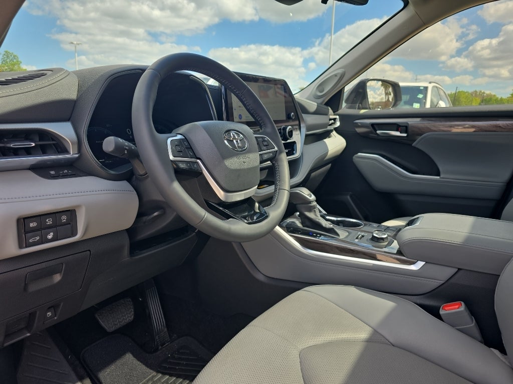 2025 Toyota Highlander Platinum