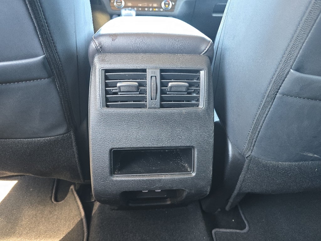 2025 Mitsubishi Outlander Base