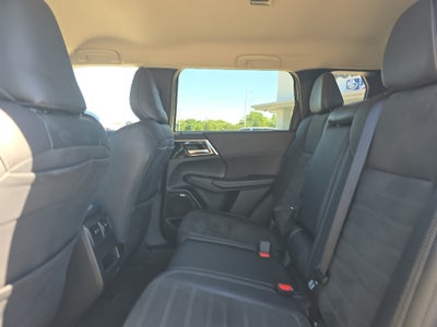 2025 Mitsubishi Outlander Base