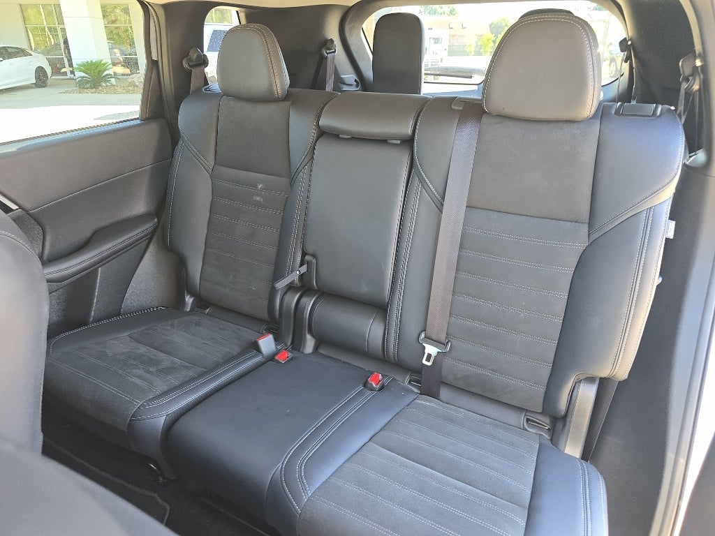 2025 Mitsubishi Outlander Base