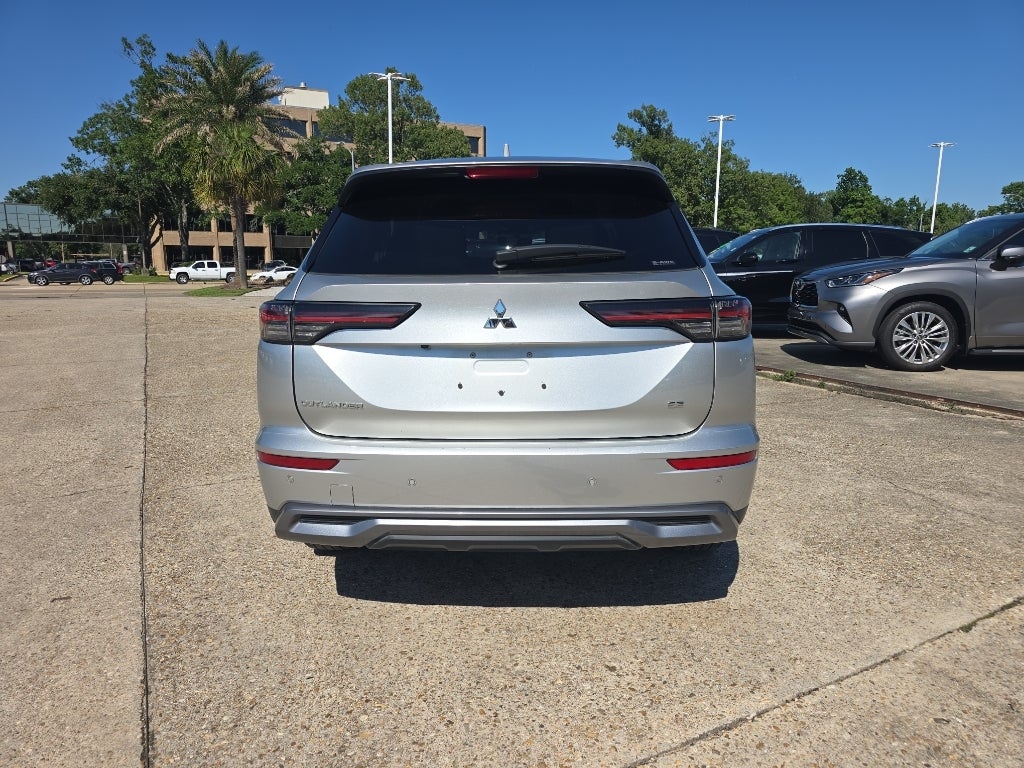 2025 Mitsubishi Outlander Base