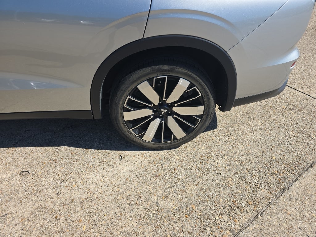 2025 Mitsubishi Outlander Base