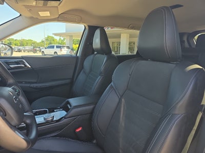 2025 Mitsubishi Outlander Base