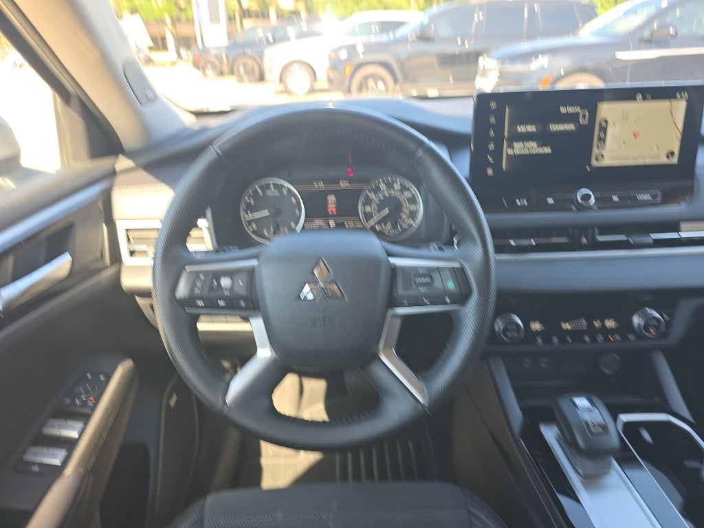 2025 Mitsubishi Outlander Base