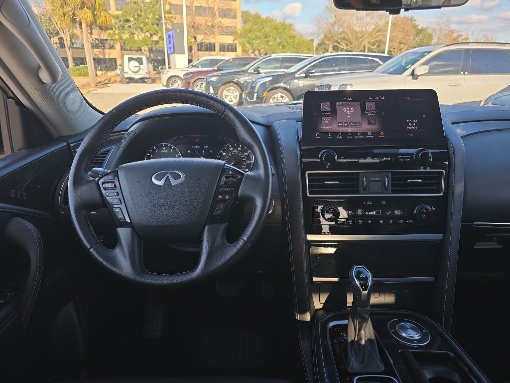 2024 INFINITI QX80 LUXE