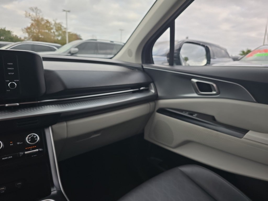 2023 Kia Carnival LX