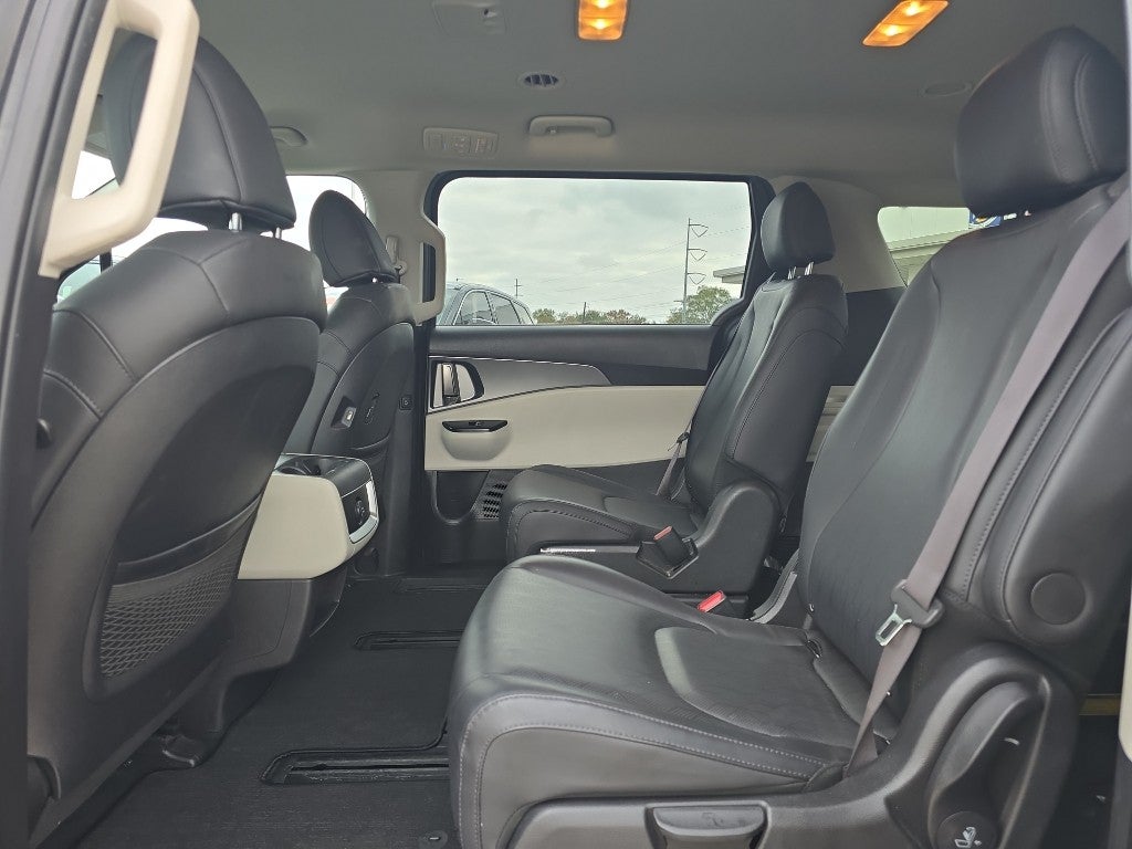 2023 Kia Carnival LX