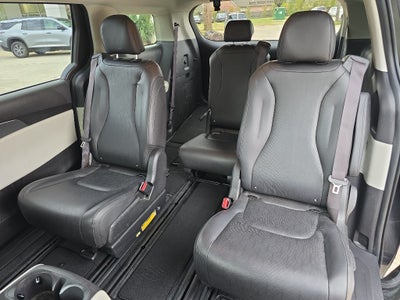 2023 Kia Carnival LX