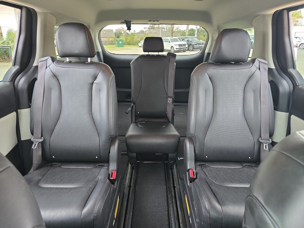 2023 Kia Carnival LX