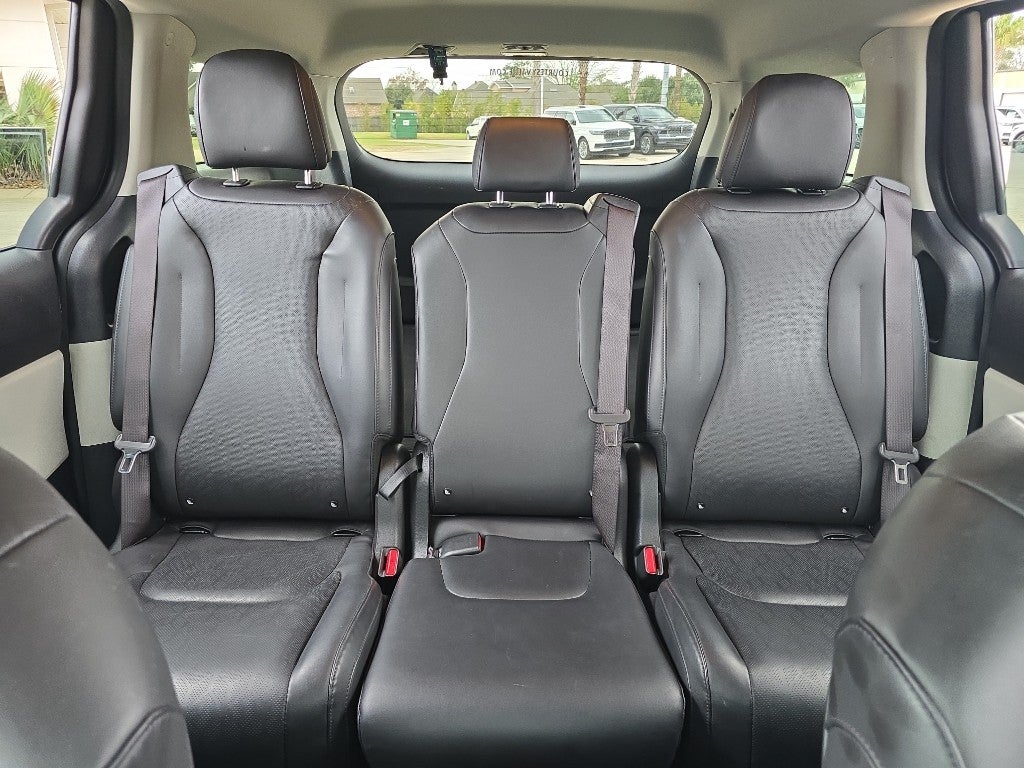 2023 Kia Carnival LX