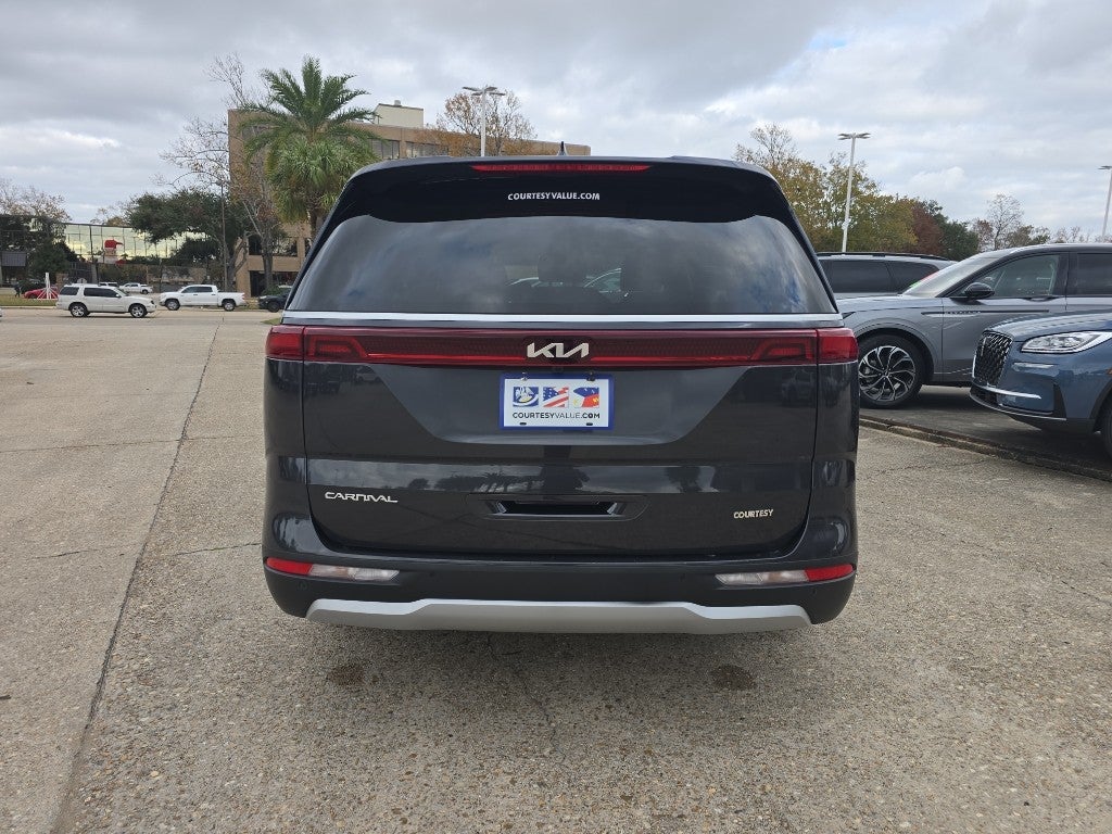 2023 Kia Carnival LX