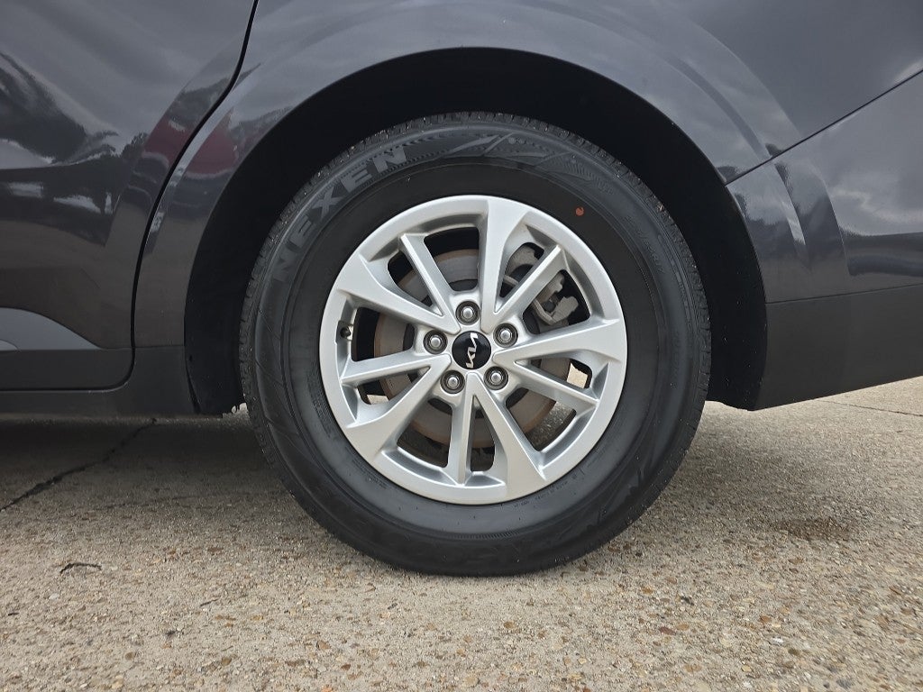 2023 Kia Carnival LX