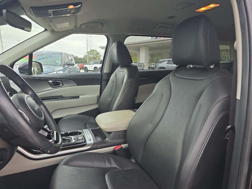 2023 Kia Carnival LX