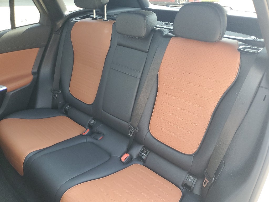 2025 Mercedes-Benz GLC 300