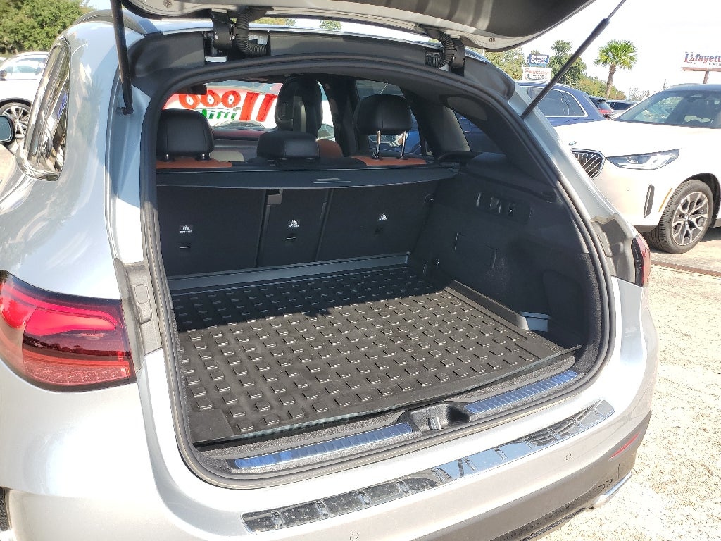 2025 Mercedes-Benz GLC 300