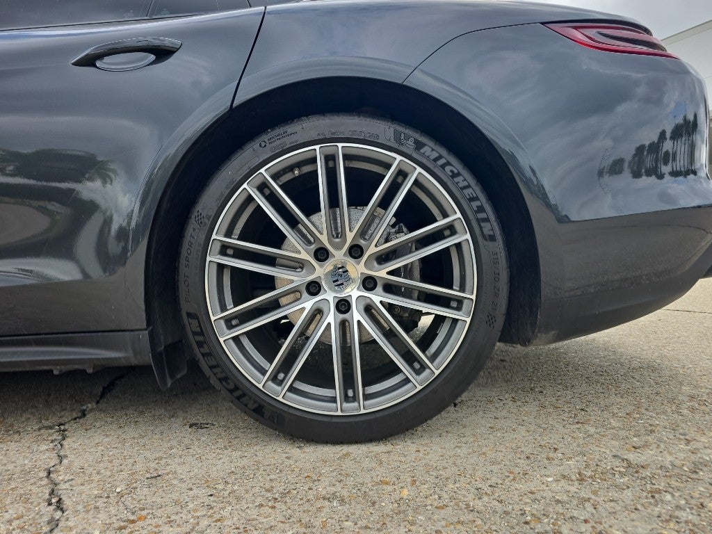 2020 Porsche Panamera 4