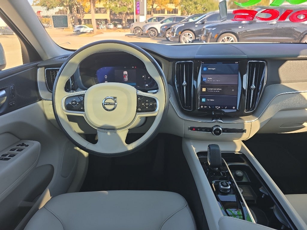 2023 Volvo XC60 Plus Bright Theme