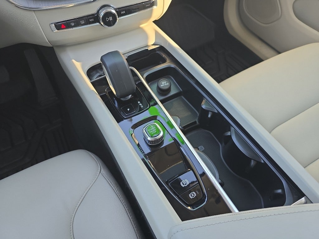 2023 Volvo XC60 Plus Bright Theme