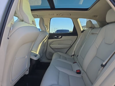 2023 Volvo XC60 Plus Bright Theme