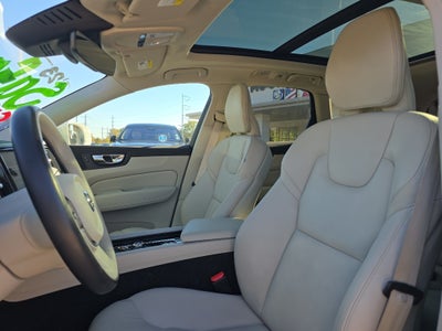 2023 Volvo XC60 Plus Bright Theme