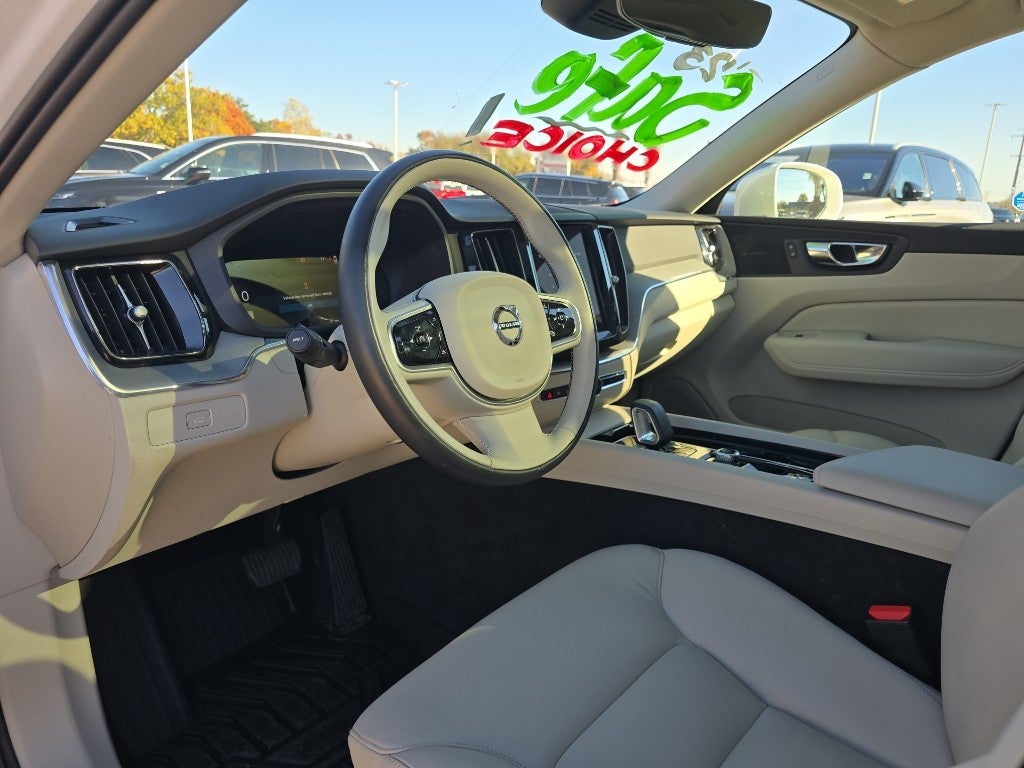 2023 Volvo XC60 Plus Bright Theme